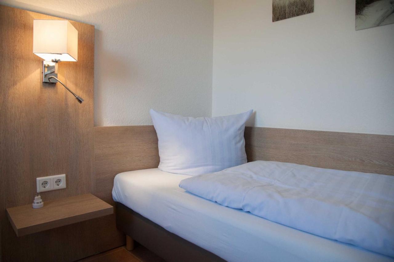 Seepark Burhave_ Hotel Бутадинген Екстериор снимка