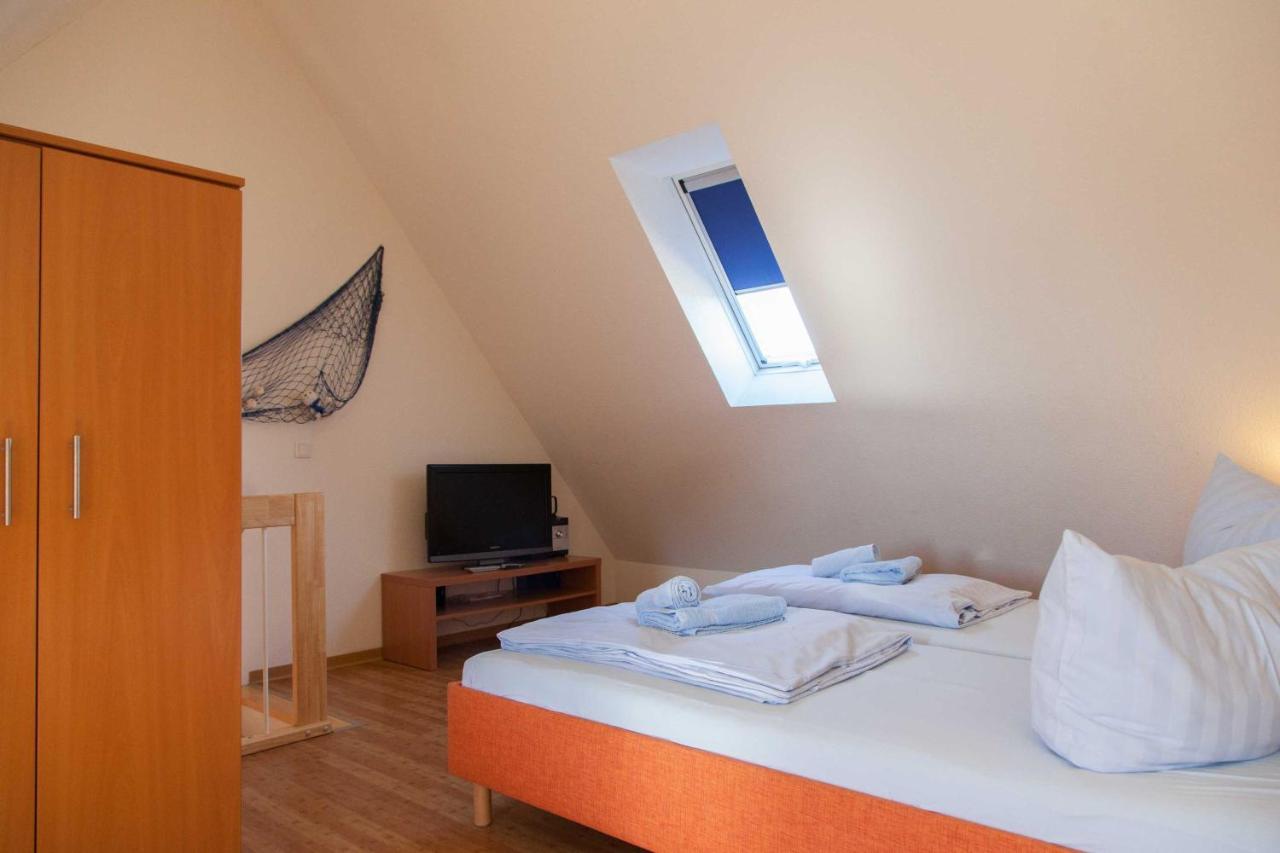 Seepark Burhave_ Hotel Бутадинген Екстериор снимка