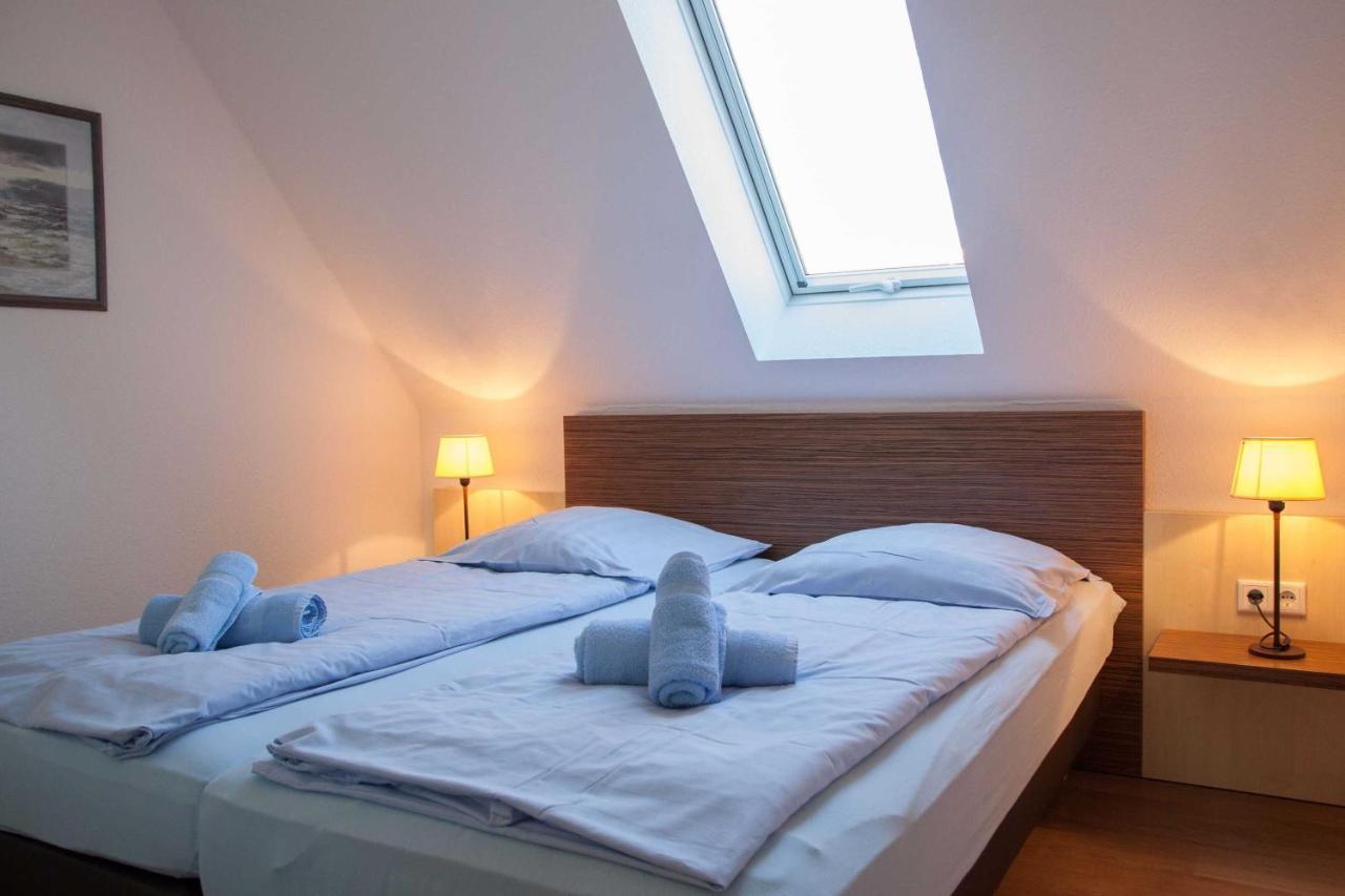 Seepark Burhave_ Hotel Бутадинген Екстериор снимка