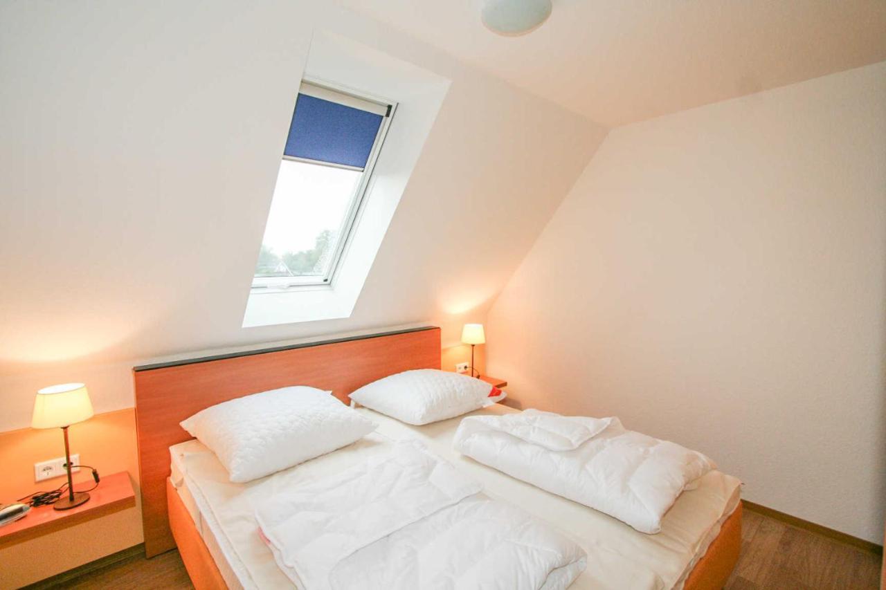 Seepark Burhave_ Hotel Бутадинген Екстериор снимка