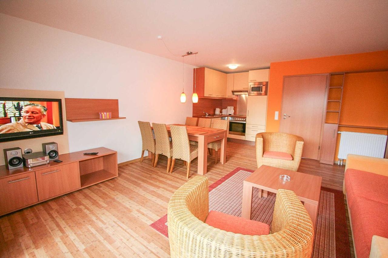 Seepark Burhave_ Hotel Бутадинген Екстериор снимка